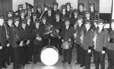 Foto aus dem Jahre 1974 vordere Reihe, von links nach rechts: J. Stumpe, W. Diekmann, H.Borgmann, E. Heinze, W. Tiemann, A. Ahringhoff, A. Hölscher, H.-Th. Sewöster, H. Schulte, H. Tiemann mittlerer Reihe, von links nach rechts: H. Birke, H. Hellige, H. Stumpe, J. Lietmann, G. Selhöfer, H. Ahringhoff, H. Stumpe, H.K. Diekmann, A. Hellige, D. Spangenberg, W. Horstmann hintere Reihe, von links nach rechts: K.H. Vossel, A. Meyer, H. Meyer, H. Heggemann, H.-H. Tiemann, S. Rupprecht, H. Heitz